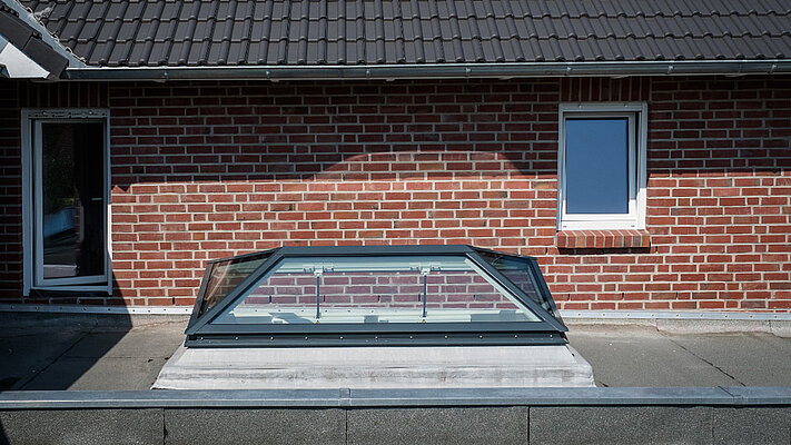 Pyramidová / valbová střešní okna s hliníkovým rámem