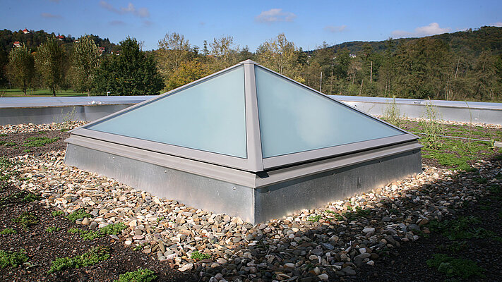 Pyramidová / valbová střešní okna s hliníkovým rámem